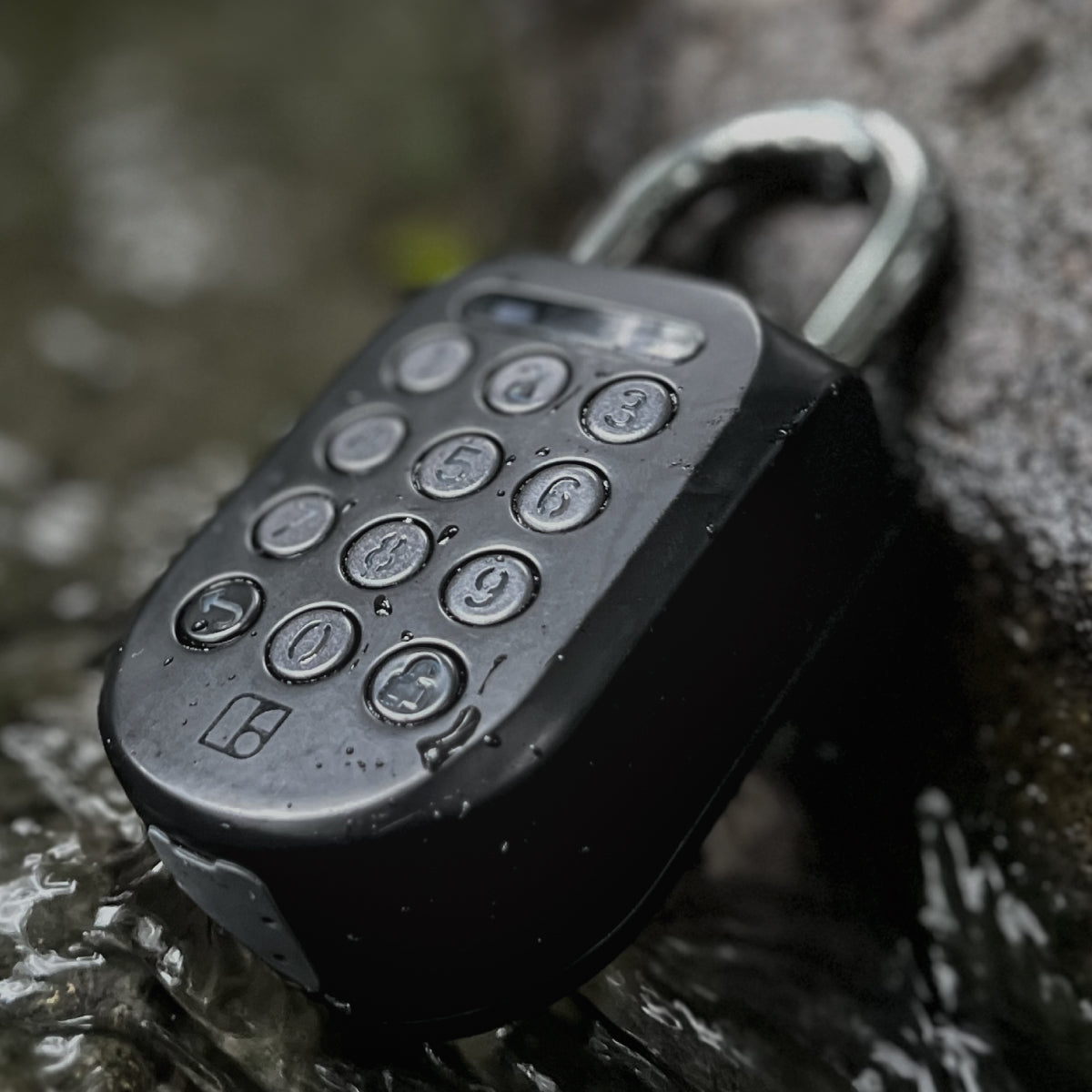 Candado para locker con acceso vía app, llaves digitales y código PIN Igloohome Padlock Lite