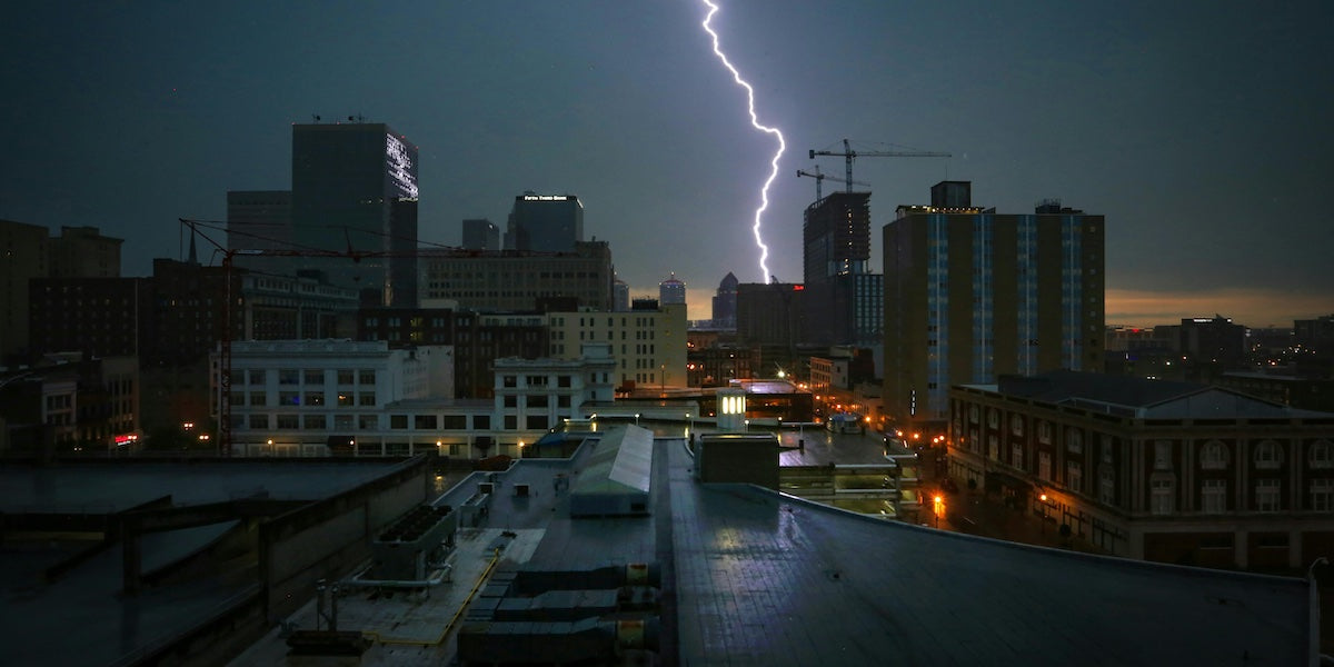 Tormentas eléctricas: cómo protegerte y cuidar tus electrodomésticos